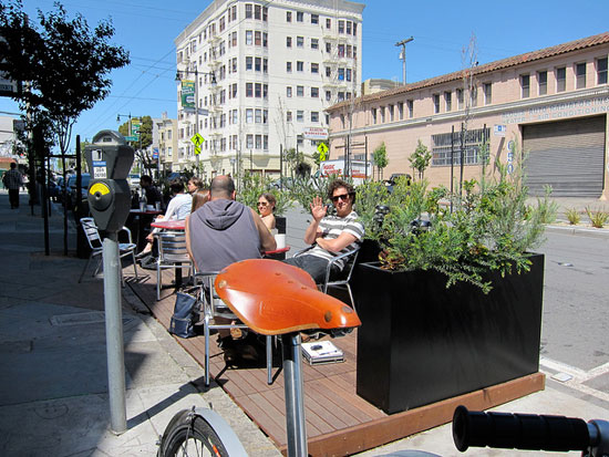 The parklet in front of Mojo Bicycle Cafe. Photo: Matthe Roth