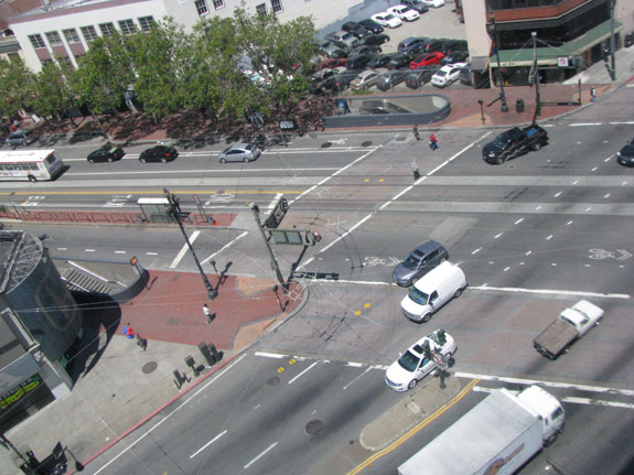 How should this intersection be designed to better accomodate bicyclists?