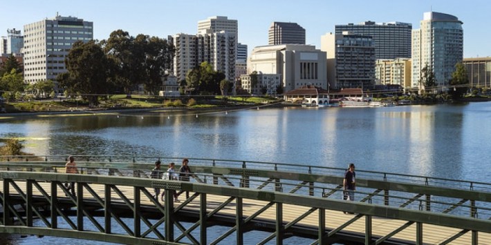 "The Living Room" of Oakland, Lake Merritt, is somewhat disconnected from Oakland's institutions. Photo: SPUR