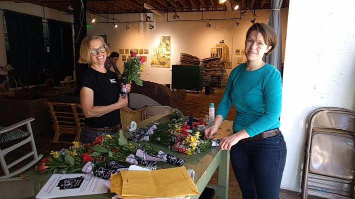 Lauren Sailor and Devon Warner preparing flowers for cyclists killed in San Francisco. Photo: Streetsblog.