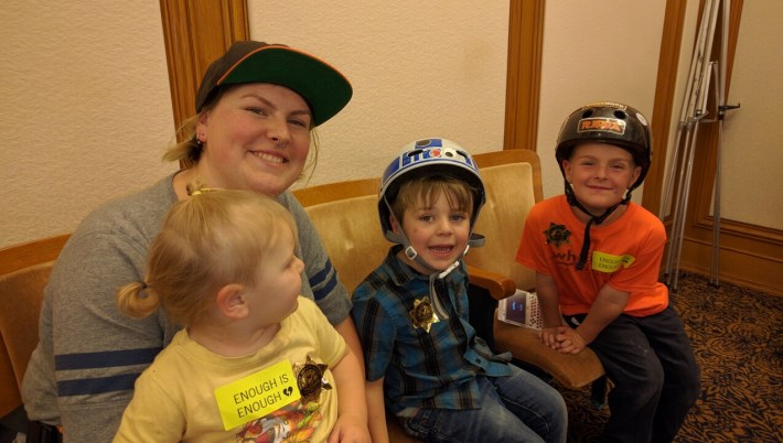 Elizabeth Snider rides a cargo bike with her three children. Photo: Streetsblog.