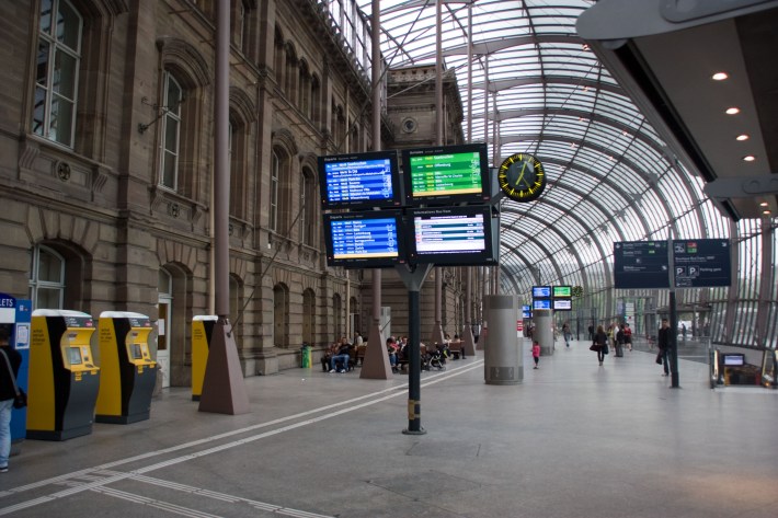 The French expanded the footprint of Strasbourg Station while preserving the historic frontage. Lessons here for Diridon in San Jose? Image: Wikimedia Commons