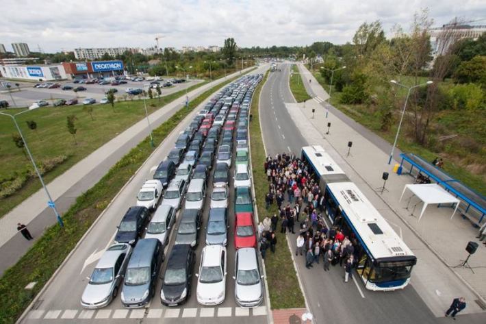 Cars consume a lot more space to move the same amount of people as a bus. Photo: Solaris Bus and Coach