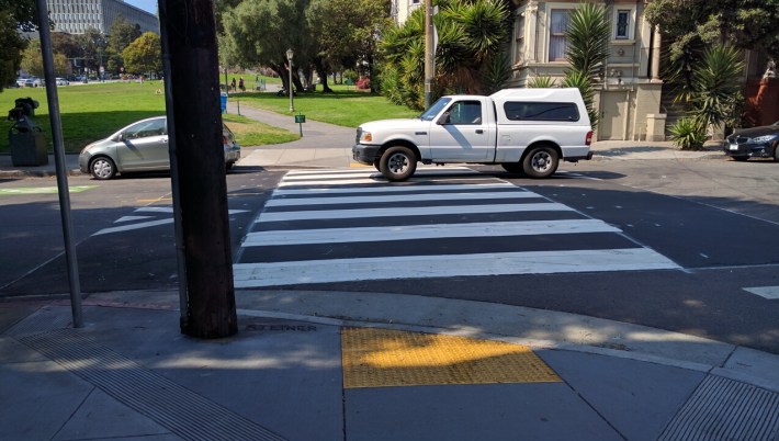 Raised crosswalk at Duboce Park. Image: Streetsblog/Rudick