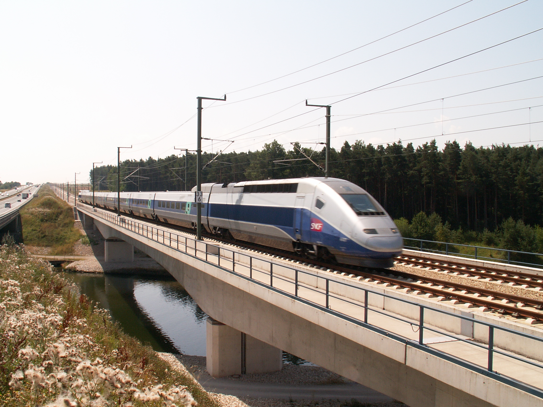 France's TGV, similar to what will eventually run in California, runs under wire and uses carbon-free electricity. Photo: Wikimedia Commons