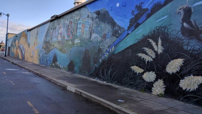 The mural celebrates all of San Francisco's residents, including the stinkiest ones. Photo: Streetsblog/Rudick