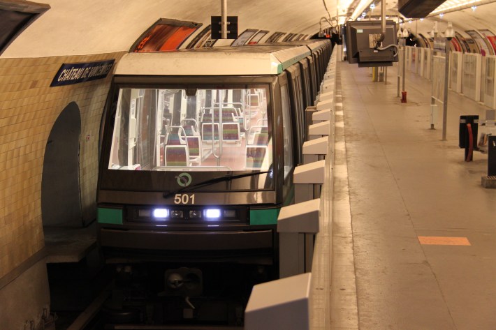 A stop on one of Paris's automated lines. Photo: Wikimedia Commons
