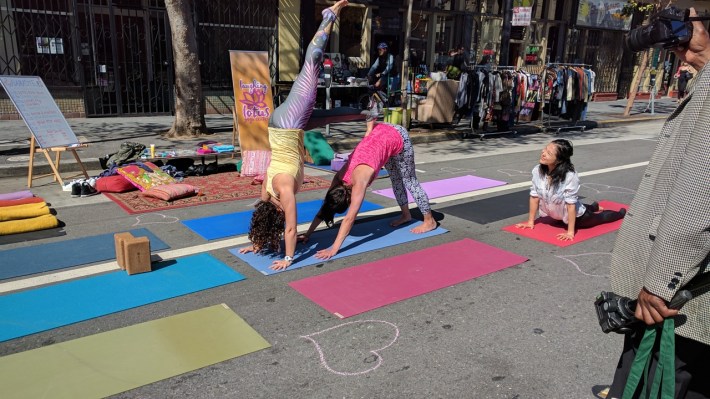 Street yoga. Photo: Streetsblog/SF