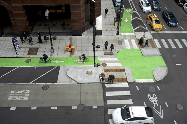 A protected intersection in Chicago. John Greenfield/Streetsblog Chicago