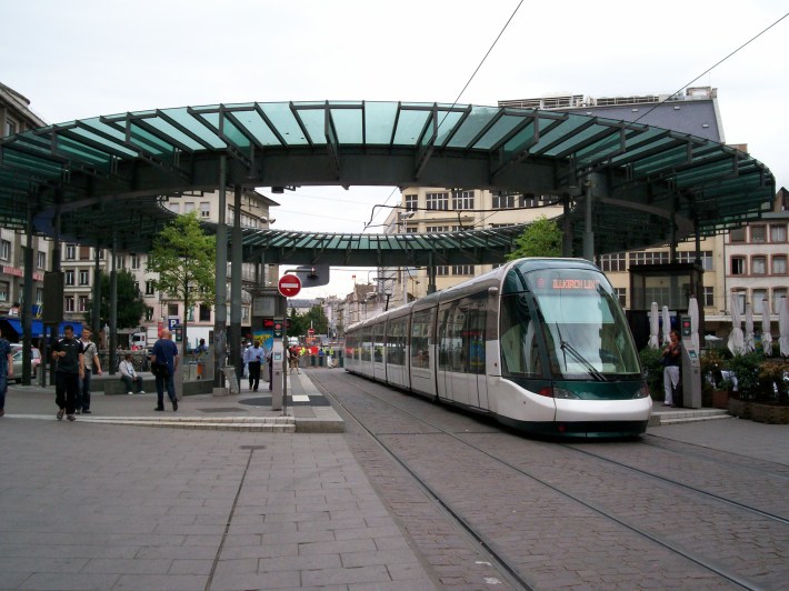 A modern low-floor tram/streetcar in Strasbourg, France. Photo: Wikipedia