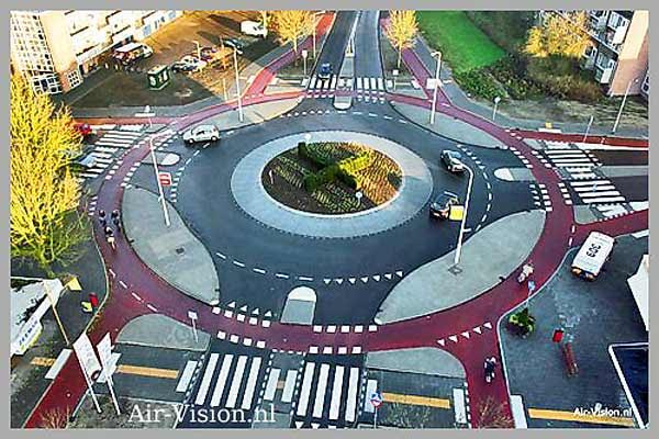 Another view of top notch Dutch intersection design. Photo from the Amsterdam government.