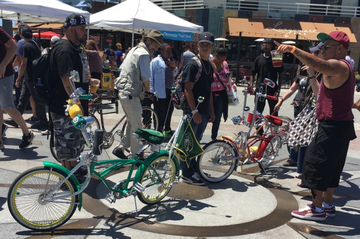 Hometown pride: That A's bike is SWEET. Photo: Alfonso Alvarez/Streetsblog