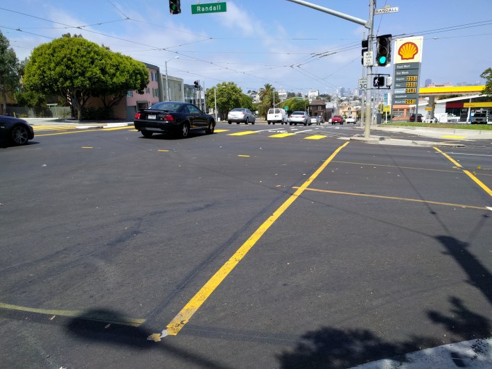 At the intersection with Randall, there's no bike lane linking the Bernal Cut bike lane with the conventional door-lane on the opposite side.