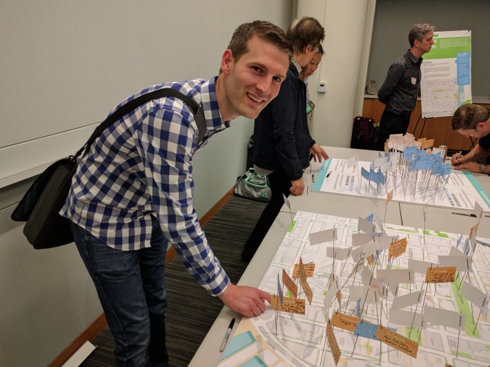 Conley Read wants a sidewalk on the end of Bryant. Photo: Streetsblog/Rudick