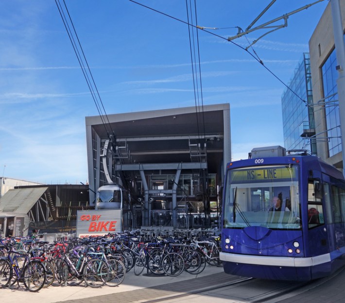 The Portland aerial tram connects with the waterfront streetcar line and protected bike lanes with a hospital. Photo: Gobytram