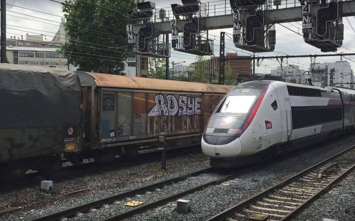 A high speed train and normal speeds sharing tracks with a freight train in Lyon, France. The auditor doesn't seem to understand that "blending" HSR is nothing new or unusual. Photo: Wikimedia Commons