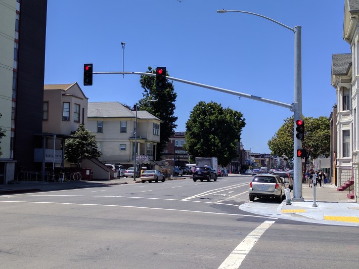 One of the new traffic signals that just went in around Lake Merritt BART. Photo: Streetsblog/Rudick