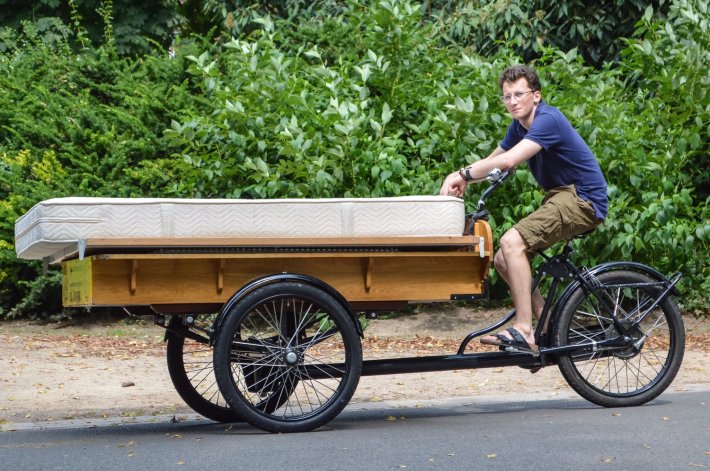 A bakfietsrental scheme in Groningen, which—at €12 per half day (about $15 USD)—is a big hit with the student population, especially on moving day. Image: Modacity