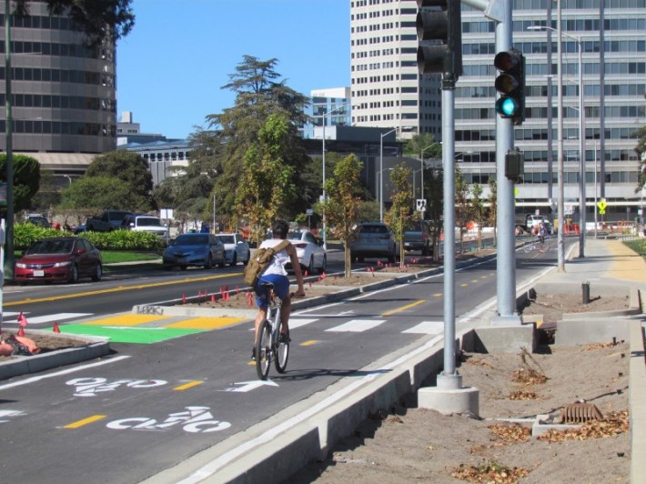Oakland's Lakeside protected bike lane. Photo: Melanie Curry/ Streestblog