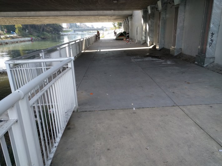 The portion that ducks under Lake Merritt Boulevard is in good shape, although it's often camped on. Photo: Streetsblog/Rudick