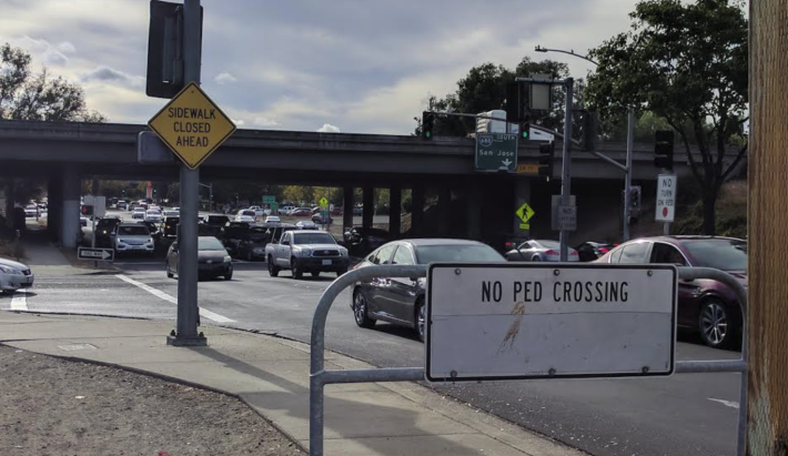 Sidewalk closed ahead + no pedestrian crossings at the intersection of Sun Valley Road and 680. Typical of how pedestrians are treated in Contra Costa County. Photo: Streetsblog/Rudick