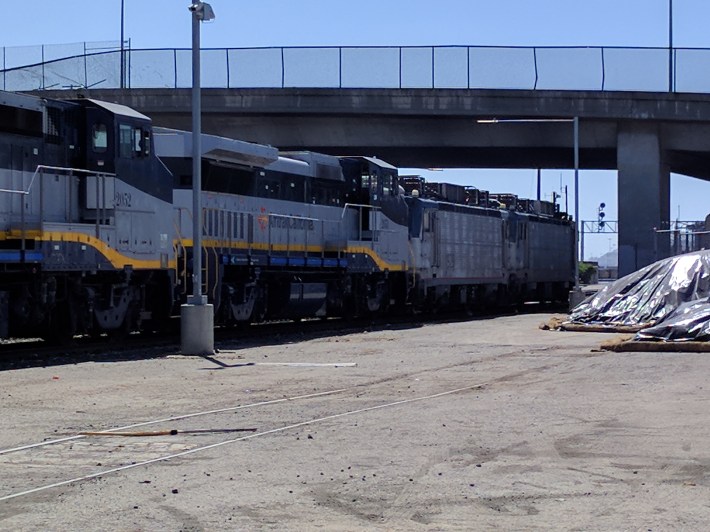 There are two old Amtrak AEM-7 electric locomotives sitting in the Oakland yard. Photo: Streetsblog/Rudick