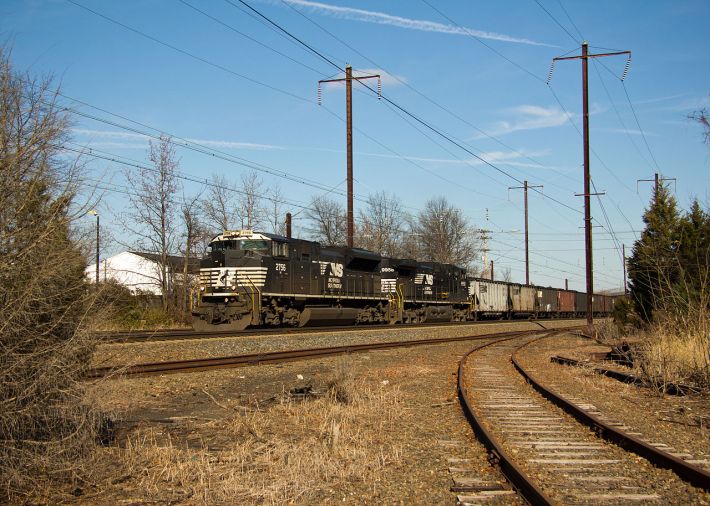 If a freight operator doesn't want the electrification, they can just ignore it. Photo: Wikimedia Commons