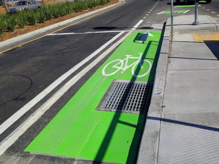 A newish bike lane in Fruitvale. Photo: Streetsblog/Rudick