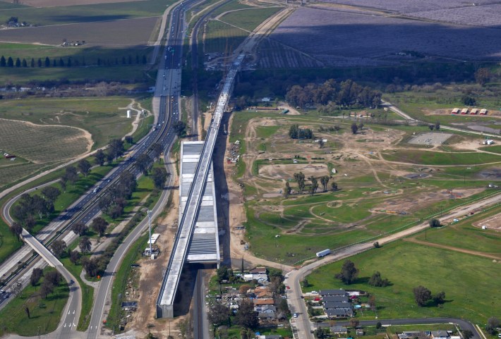 A look at ongoing HSR work in the Central Valley. SoCal politicians want the project to skip electrification so more money can go to their districts. Image: CaHSRA