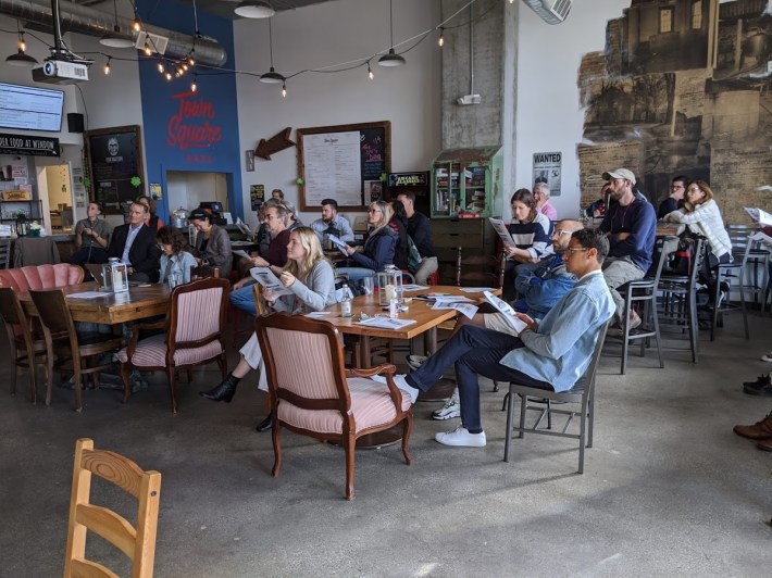 The audience at Tuesday evenings estuary bridge meeting. Photo: Streetsblog/Rudick