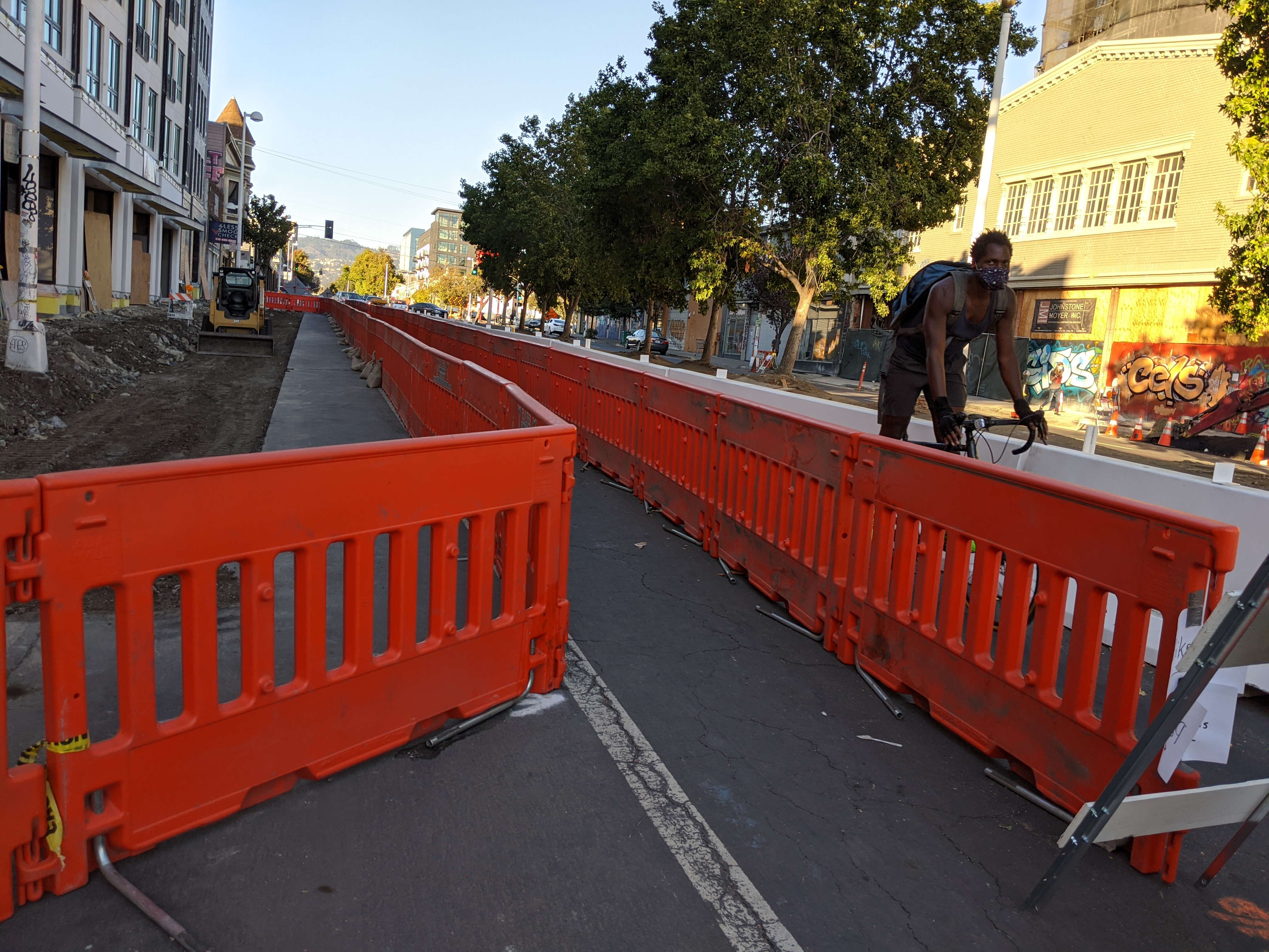 With this configuration, cyclists and pedestrians know exactly where they need to be. And both are protected by an robust barrier from incursions by motorists