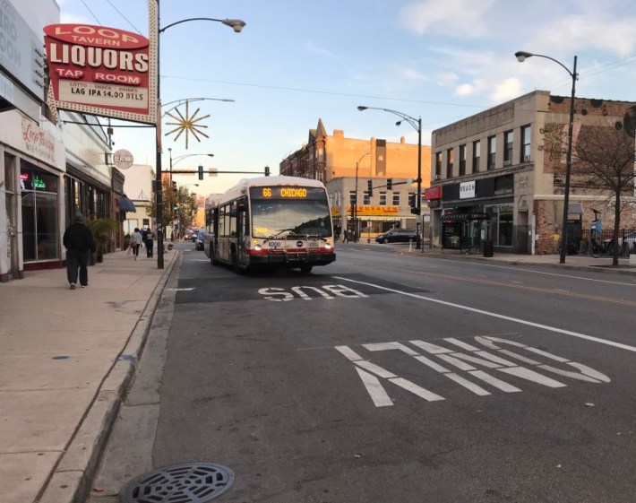 A pandemic pop-up bus lane in Chicago. Streetsblog Chicago/John Greenfield