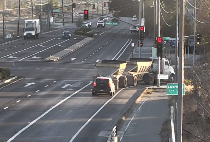 This is a similar truck from the same traffic cam seen blowing right through the red light moments before Dhillon's truck approached. Image: Caltrans traffic cam