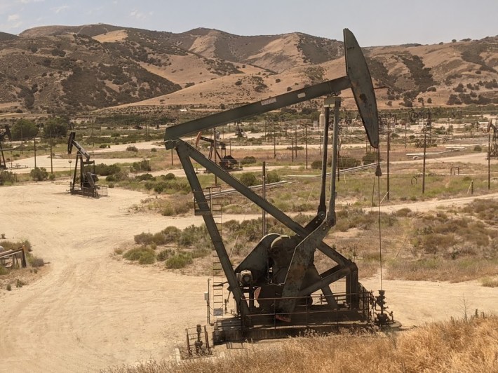 Oil wells in the Salinas Valley. Photo: Streetsblog/Rudick