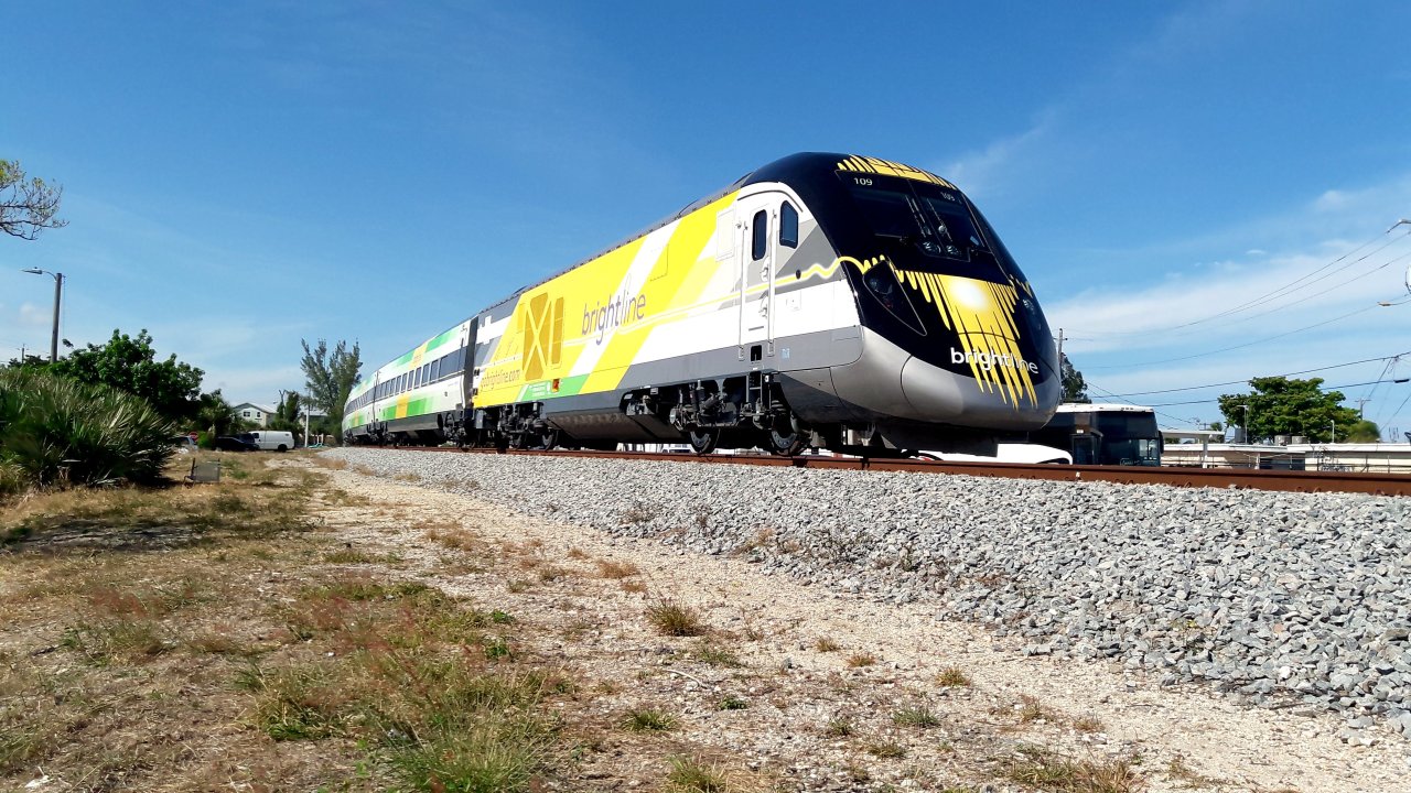 Florida's "Brightline" uses the same diesels as California's Amtrak trains, but with sleek cowling and livery. Photo: Wikimedia Commons