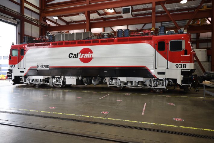 Caltrain's AEM-7 electric locomotive. Image from Caltrain's Twitter
