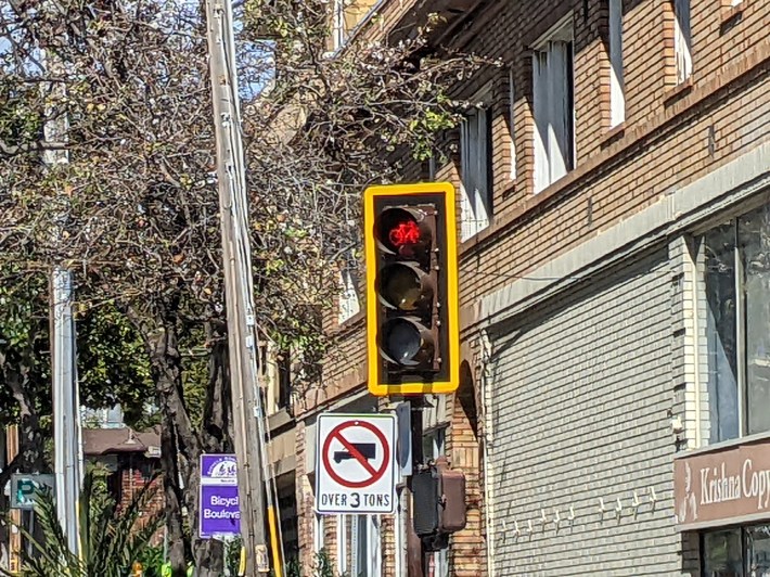 A bike signal north of University