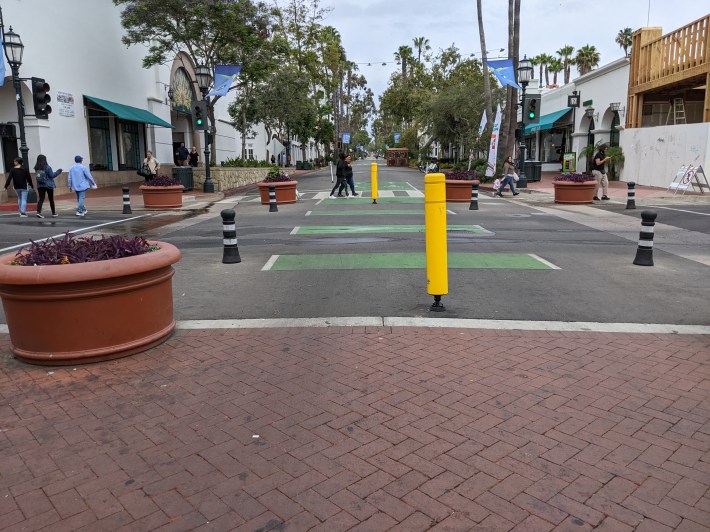 Santa Barbara's State Street had similar conditions to Valencia, until it was pedestrianized during the pandemic