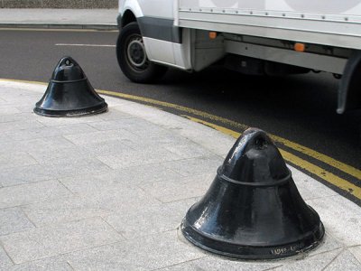 Traffic bells in London protecting a sidewalk corner from unsafe motorists. Photo: Furnitubes