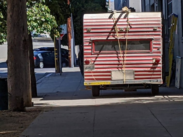 Business as usual on a sidewalk in Oakland. Photo: Streetsblog/Rudick