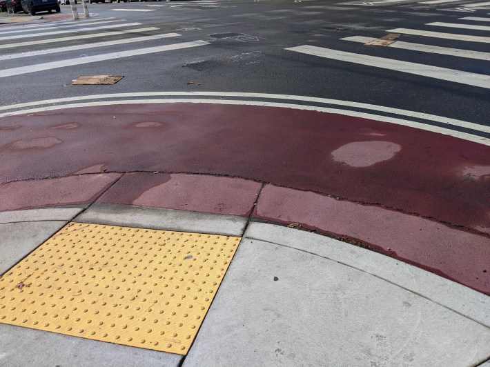 One of the "protected" corners around Lake Merritt, repainted and re-striped without the corner posts. Photo: Streetsblog/Rudick