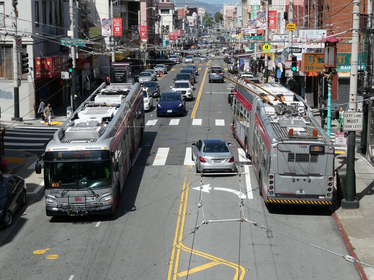 Buses in Chinatown. Image: Wikimedia Commons