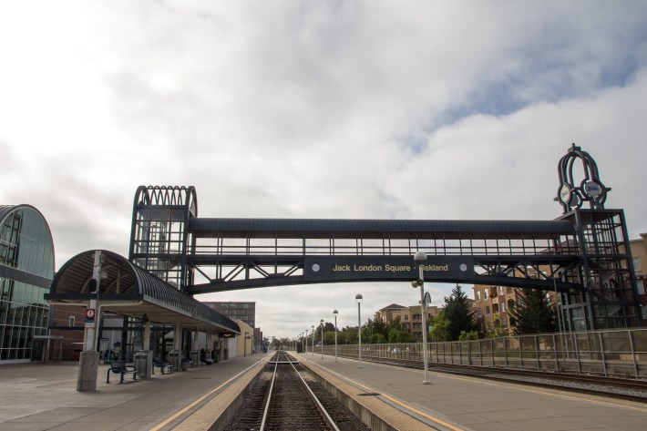 One of the railway pedestrian bridges in Jack London Square. No ramps. Just elevators and stairs. Photo: Wikimedia Commons