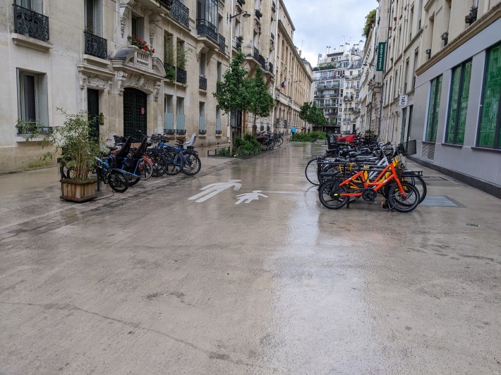 A street where the "dangerous snake" is minimized. Photo: Stein-van Osteren